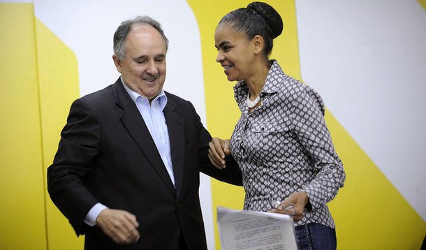 Senador Cristovam Buarque (PDT-DF) diz que Eduardo Campos foi o único candidato a defender sua causa na Educação e, embora afirme que Marina “está demorando a fazer o mesmo”, se coloca à disposição para um futuro governo do PSB; “Bom, em primeiro lugar penso que Marina Silva vai precisar mais de mim no Senado. Segundo, já fui ministro e agora só aceitaria com certas condições: seria ministro da educação básica e média, sem as universidades”