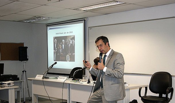 Afirmação é de Artur Gueiros, procurador regional da República no Rio de Janeiro, que participou nesta quinta (4) do 1º Seminário Nacional Sobre Combate à Corrupção e Lavagem de Dinheiro, no Rio; segundo ele, os instrumentos de compliance, que são procedimentos para assegurar o cumprimento das normas reguladoras de determinado setor, são recentes e surgiram da dificuldade dos governos para regular o setor econômico