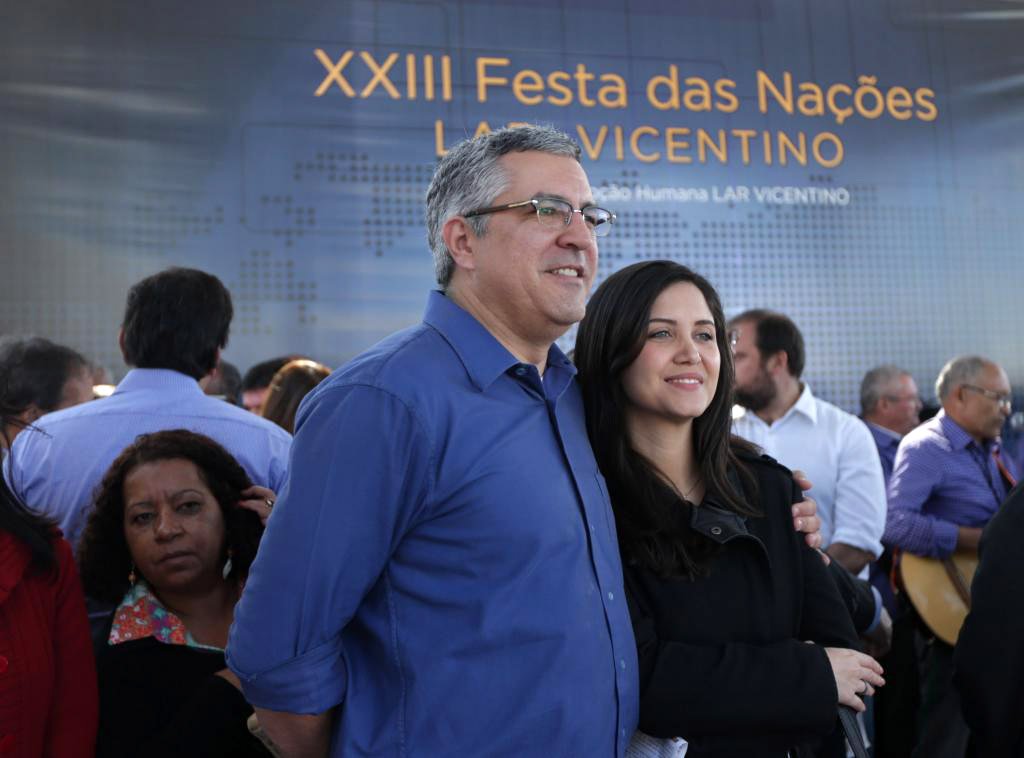 “No show de desinformação e ficção a imprensa monopolista espalhou o boato de que Alexandre Padilha teria levado às pressas sua filha para a UTI de um hospital privado. Nenhum destes veículos sem ética dedicou qualquer tempo para checar se as mentiras ditas na página dos corporativistas reacionários contra o SUS e o Mais Médicos e agora contra Padilha e Haddad eram procedentes”; leia o relato publicado na Revista Forum