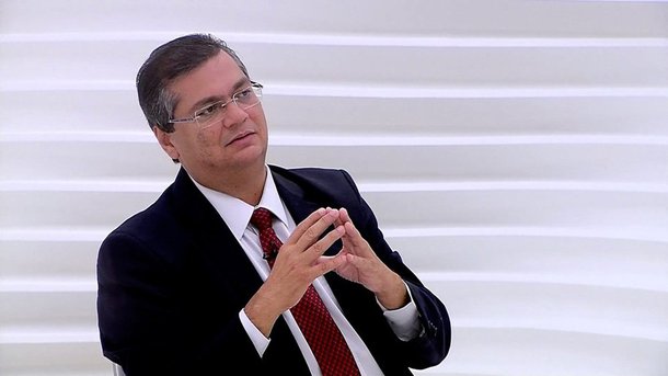 O governador eleito Flávio Dino (PC do B) afirmou que adotará um novo caminho para a gestão do Estado durante encontro com prefeitos e prefeitas de municípios maranhenses, com diálogo, parcerias e transparência; na ocasião, ele também apresentou todos a equipe de governo que atuará a partir de 1º de janeiro, entre secretários, presidentes e diretores de órgãos da administração estadual; "Não vamos discriminar município pela posição política do prefeito. Nós separamos a política da ação administrativa. Vocês não estarão sozinhos, prefeito será autoridade no nosso governo", afirmou Dino
 
 