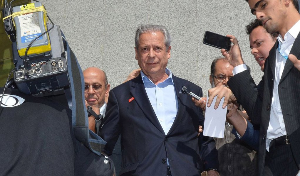 Ex-ministro, que cumpre prisão domiciliar em Brasília, está nesta sexta-feira 27 em um hospital da capital federal, onde passa por uma bateria de exames para confirmar o diagnóstico; ele foi ao médico essa semana depois de ter detectado vermelhidão em um dos olhos