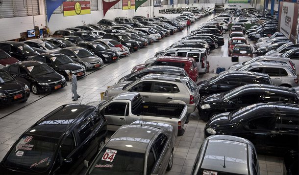 Acordo prevê taxas especiais para financiamento de veículos para pessoas físicas e permite o pagamento da primeira parcela depois do carnaval de 2015, além de viabilizar o terceiro Salão Auto Caixa em dezembro, feira que normalmente é feita duas vezes no ano