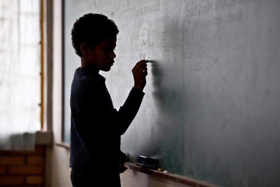 Levantamento divulgado nesta segunda-feira pela ONG Todos pela Educação mostra um ensino que avança de forma capenga, frágil e desigual