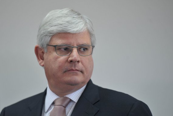 Procurador-geral da República, Rodrigo Janot, entrou nesta sexta-feira 5 com um mandado de segurança no STF para obrigar o Poder Executivo a incluir na proposta do Orçamento Geral da União de 2015 o aumento de salário aprovado pelos ministros da Corte. O reajuste foi cortado da proposta original, enviada ao Congresso na semana passada