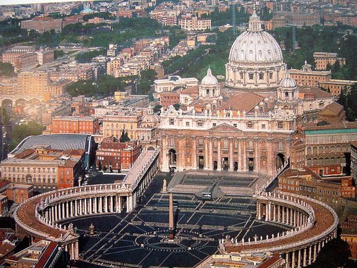 O principal promotor do Vaticano congelou 16 milhões de euros em contas bancárias de dois ex-administradores do Banco do Vaticano e de um advogado como parte de uma investigação sobre a venda de imóveis do Vaticano nos anos 2000, de acordo com a ordem de congelamento e outros documentos