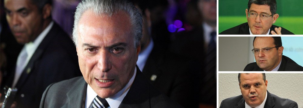 Buscando retomar sua influência dentro do PMDB, abalada pela emergência de Eduardo Cunha como presidente da Câmara, e realinhar a maioria do partido com o governo, o vice-presidente Michel Temer está organizando um jantar hoje à noite no Jaburu, reunindo os líderes e a cúpula do partido com a equipe econômica para discutirem a importância da aprovação das MPs do ajuste fiscal, informa a colunista Tereza Cruvinel; estarão presentes os três ministro da área econômica: Joaquim Levy, da Fazenda, Nelson Barbosa, do Planejamento, e Alexandre Tombini, do Banco Central; em meio à crise, Temer atua como bombeiro
