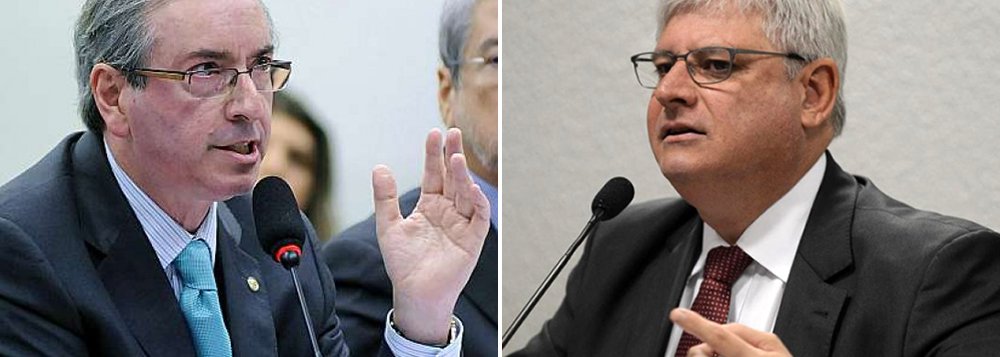 Deputados devem apresentar emenda que proíbe a recondução ao cargo do procurador-geral da República; medida é vista como uma demonstração de força do presidente da Câmara, Eduardo Cunha, contra Rodrigo Janot, após comandar uma busca e apreensão no gabinete no peemedebista 