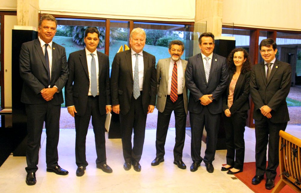 Presidente da CPI do HSBC, senador Paulo Rocha (PT-PA), e demais membros da Comissão fizeram uma visita à embaixada da França, que já protocolou acordos de compartilhamento de dados com 19 países, alguns dos quais conseguiram, inclusive, repatriar recursos desviados; o Brasil deve ser o 20º País a formalizar este procedimento