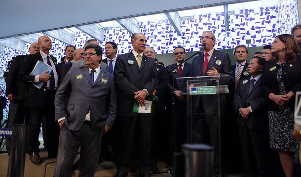 Após ter seu nome ligado à Lava Jato, deputado afirmou que defenderá a adesão da bancada do seu partido na Câmara à criação de uma nova CPI; Eduardo Cunha (PMDB-RJ) é candidato à presidência da Casa e tem como adversários os deputados Arlindo Chinaglia (PT-SP) e Júlio Delgado (PSB-MG); "Se antes já achava inevitável a nova CPMI, agora tenho certeza absoluta que com nosso total apoio ela será instalada", escreveu em sua conta no Twitter