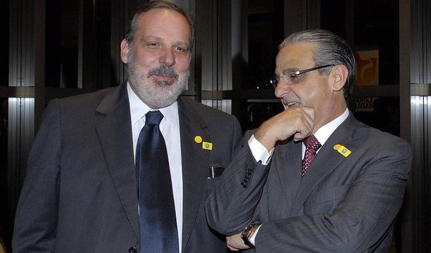 “O senador Armando Monteiro conhece muito bem a indústria brasileira e os setores de serviços e comércio. Tem um bom conhecimento do desenvolvimento e das necessidades dos setores produtivos e uma interlocução fácil com o Congresso. É um senador respeitado pelos seus pares e certamente poderá contribuir com a presidente Dilma Rousseff", disse o presidente da CNI, Robson Andrade