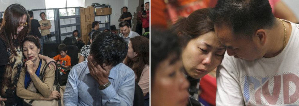 Mais de 100 parentes dos passageiros do voo QZ8501, que desapareceu neste domingo, estavam presentes em um centro de gerenciamento de crise temporário no aeroporto de Surabaya, em Java Oriental, na Indonésia, para esperarem por notícias; o chefe da AirAsia na Malásia, Tony Fernandes, estava no aeroporto tentando confortar as famílias, mas a companhia aérea não podia oferecer muita coisa além de comida, um hotel e garantias de que todo o possível estava sendo feito para encontrar o avião perdido