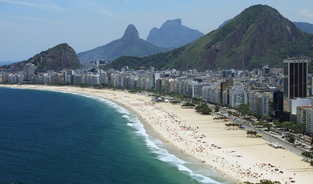 A Associação Brasileira da Indústria de Hotéis do Rio de Janeiro (ABIH-RJ) divulgou a primeira pesquisa com estimativas de ocupação nos hotéis da cidade durante o Carnaval 2015; realizado entre os dia 13 e 18 de janeiro, o levantamento revela que 60,76% das reservas estão confirmadas; os números são inferiores aos do mesmo período de 2014, quando a taxa de ocupação alcançou 66,64%
 
 