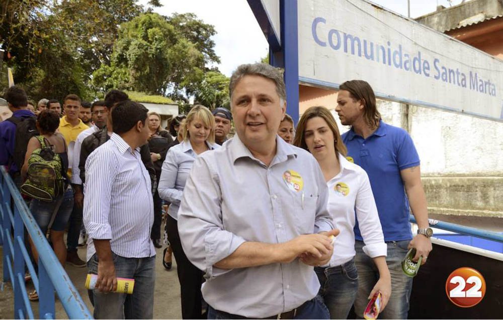 Candidato ao governo do Rio informou que vai processar as Organizações Globo pela publicação de uma frase atribuída a ele "totalmente fora de contexto"; "Garotinho se compara a Jesus Cristo", diz título de reportagem no site do jornal O Globo; deputado disse ainda que não vai mais "conceder nenhuma entrevista a esses mentirosos de plantão"
 