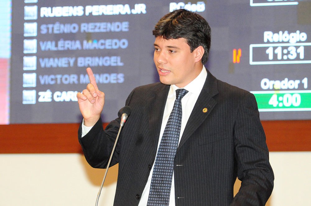 O deputado Neto Evangelista (PSDB) foi anunciado há pouco como próximo secretário de Desenvolvimento Social do Maranhão; a informação foi dada pelo governador eleito, Flávio Dino (PCdoB), por meio das redes sociais; com o desafio de diminuir as desigualdades sociais no Estado, o novo secretário será responsável pela gestão de políticas públicas relacionadas ao combate à pobreza e inserção produtiva das famílias maranhenses