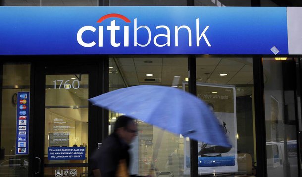 "As propostas macro são uma resposta direta às críticas do mercado à política vigente. Provavelmente envolvem movimentos iniciais dolorosos nas taxas de juros, impostos, gastos públicos e nos empréstimos dos bancos públicos que podem manter a economia crescendo em marcha lenta em 2015", diz relatório do banco; analistas preveem ainda a revisão das políticas de conteúdo local para as indústrias automotiva e de petróleo, o que poderia ser negativo para algumas siderúrgicas