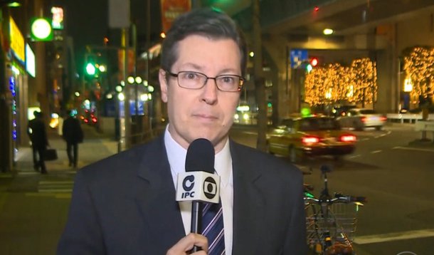 No país para acompanhar a execução do brasileiro Marco Archer, condenado por tráfico, o repórter Márcio Gomes e um cinegrafista foram detidos no sábado na cidade de Cilacap e liberados depois; os passaportes, porém, ficaram retidos; a dupla foi transportada pela polícia para a capital, Jacarta, nesta segunda, de onde viajam para Tóquio, onde o repórter atua como correspondente