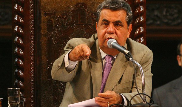 Presidente do PMDB no Rio, Jorge Picciani, será conduzido pela quinta vez à presidência da Assembleia Legislativa do Rio de Janeiro (Alerj) – o peemedebista já havia sido eleito em 2003, em 2005, em 2007 e em 2009; seu concorrente e correligionário Paulo Melo, que presidia o Legislativo estadual desde 2010, ligou para colegas anunciando que desistirá de concorrer no pleito de 2 de fevereiro, um dia após a posse dos parlamentares; o PMDB seguirá com a maior bancada - 15 deputados; em seguida aparece PR, com oito