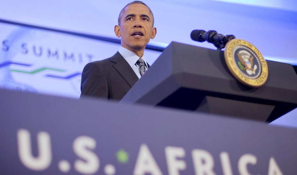 Para o presidente dos Estados Unidos, que pediu aos americanos neste sábado (18) que evitem o pânico, vetar voos às áreas afetadas complicaria a circulação de trabalhadores de saúde e o envio de suprimentos para a área, fazendo com que as pessoas tentem escapar desses países para evitar os controles, dificultando a identificação dos casos