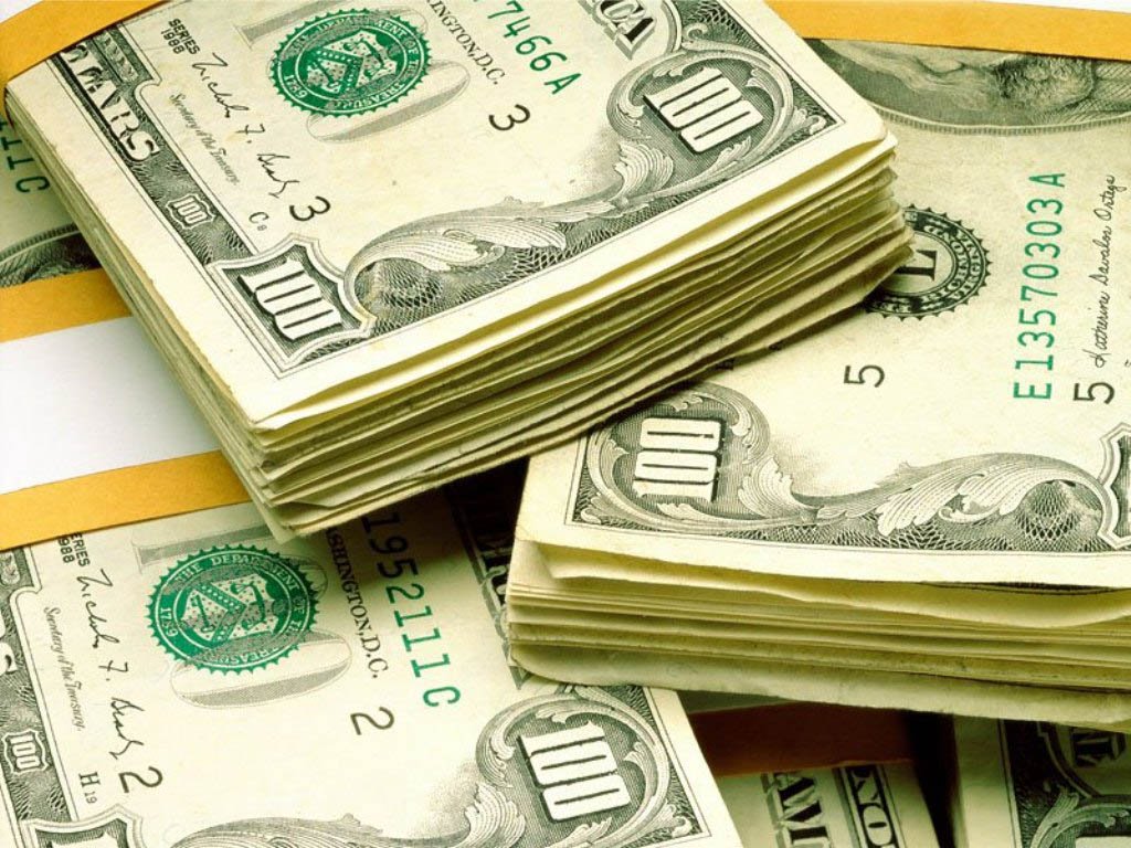 O dólar fechou com alta de mais de 2,5%, no maior nível em quase doze anos, com investidores buscando proteção em meio à turbulência política que vem dificultando a aprovação de medidas para o reequilíbrio das contas públicas brasileiras e às dúvidas sobre a intervenção do Banco Central; moeda norte-americana subiu 2,77%, a 3,2490 reais na venda, após subir a 3,2815 reais na máxima da sessão; valor do fechamento é o mais alto desde abril de 2003; na semana, a moeda norte-americana subiu 6,3%, acumulado alta de 13,76% desde o início do mês