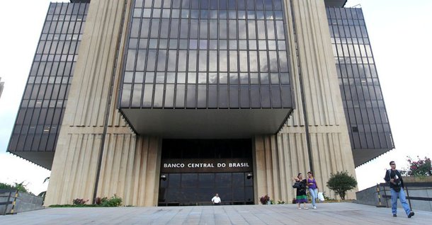 Taxa média de juros com recursos livres, comumente utilizados pelo mercado, custou para as pessoas físicas, em novembro, 44,2% ao ano, informou o Banco Central