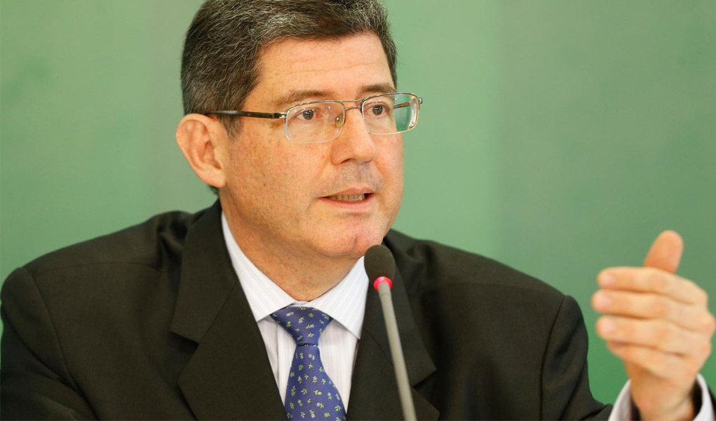 Em audiência pública na Câmara dos Deputados, ministro Joaquim Levy disse nesta quarta-feira, 29, que a desoneração da folha de pagamento nas empresas não gerou empregos novos no país; Levy disse que o ajuste fiscal não irá prejudicar o PIB do país e afirmou que para garantir os ganhos sociais no país é necessário que haja mudanças no rumo das políticas econômica e fiscal do governo; "O Brasil tem oportunidades de crescimento que poucos países têm, se a gente se organizar", disse; ministro defendeu a redução do Custo Brasil para atrair os novos investimentos e melhorar a renda do trabalhador