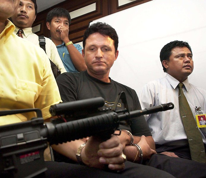 Governo indonésio também preparou atenção religiosa, de acordo com a crença de cada um dos seis condenados à morte por tráfico de drogas, entre eles o brasileiro Marco Archer; “Isso vai enviar uma mensagem aos membros dos cartéis de droga. Não há clemência para os traficantes”, disse Praseyto, procurador-geral indonésio