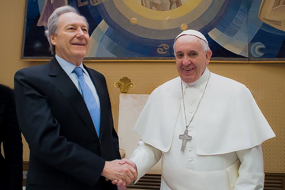 Francisco se reuniu com o presidente do Supremo Tribunal Federal, ministro Ricardo Lewandowski, que está na Itália para compromissos oficiais; de acordo com a agenda publicada no site do STF, o encontro, privado, aconteceu "a convite de Sua santidade"