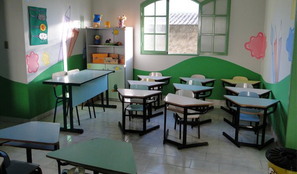 As vagas em creches conveniadas na cidade do Rio de Janeiro deverão seguir os mesmos critérios de matrículas das escolas da rede pública, a partir do ano letivo de 2015, por decisão da 3ª Promotoria de Justiça de Tutela Coletiva de Proteção à Educação da Capital; a pena a ser aplicada à prefeitura pelo descumprimento da ordem judicial é de multa diária no valor de R$ 10 mil