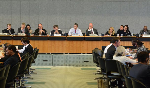 Comércio global de bens crescerá neste ano 3,1%, bem menos do que os 4,7% que a Organização Mundial do Comércio projetou em abril, e 4% no próximo, em vez dos 5,3% esperados anteriormente, previu a Organização; fatores incluindo conflitos regionais e o surto do Ebola estão ameaçando um rápido retorno ao crescimento mais forte, afirmou nesta terça-feira a OMC