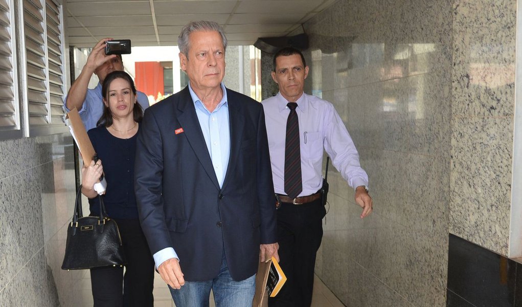 Ex-ministro quer que os 11 anos que viveu na clandestinidade no País, durante a ditadura militar, quando foi preso e precisou fazer uma plástica para mudar de identidade, sejam contabilizados na contagem para sua aposentadoria; caso precisa ser apreciado pela Comissão de Anistia, ligada ao Ministério da Justiça