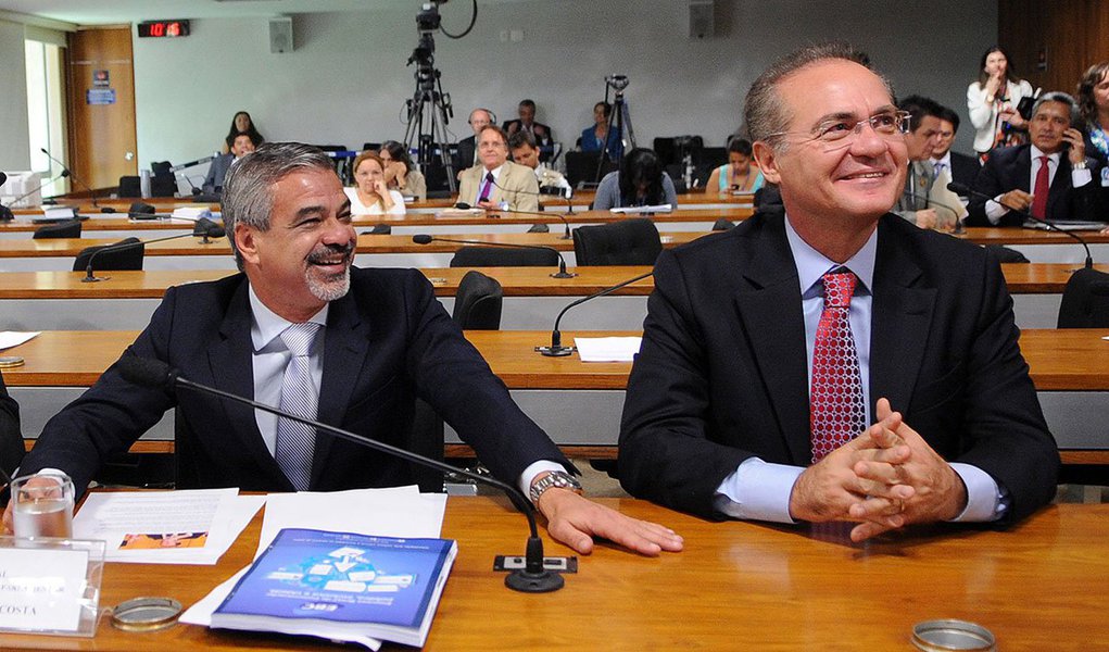 Na noite desta quarta-feira (11), deputados e senadores não conseguiram derrubar nenhum dos vetos presidenciais colocados na pauta; para o presidente do Senado e do Legislativo, Renan Calheiros (PMDB-AL), decisão que trata do reajuste de 6,5% na tabela do Imposto de Renda da Pessoa Física (IRPF) foi "um avanço" na relação entre os Poderes Executivo e Legislativo que deve ser comemorado; "O simbolismo do entendimento é a coisa mais importante que conseguimos construir com esta medida", também saudou o líder do PT no Senado, Humberto Costa (PT-PE); quanto ao adiamento da votação do Orçamento, Renan disse que não foi retaliação ao governo e sim pedido de líderes da base e da oposição