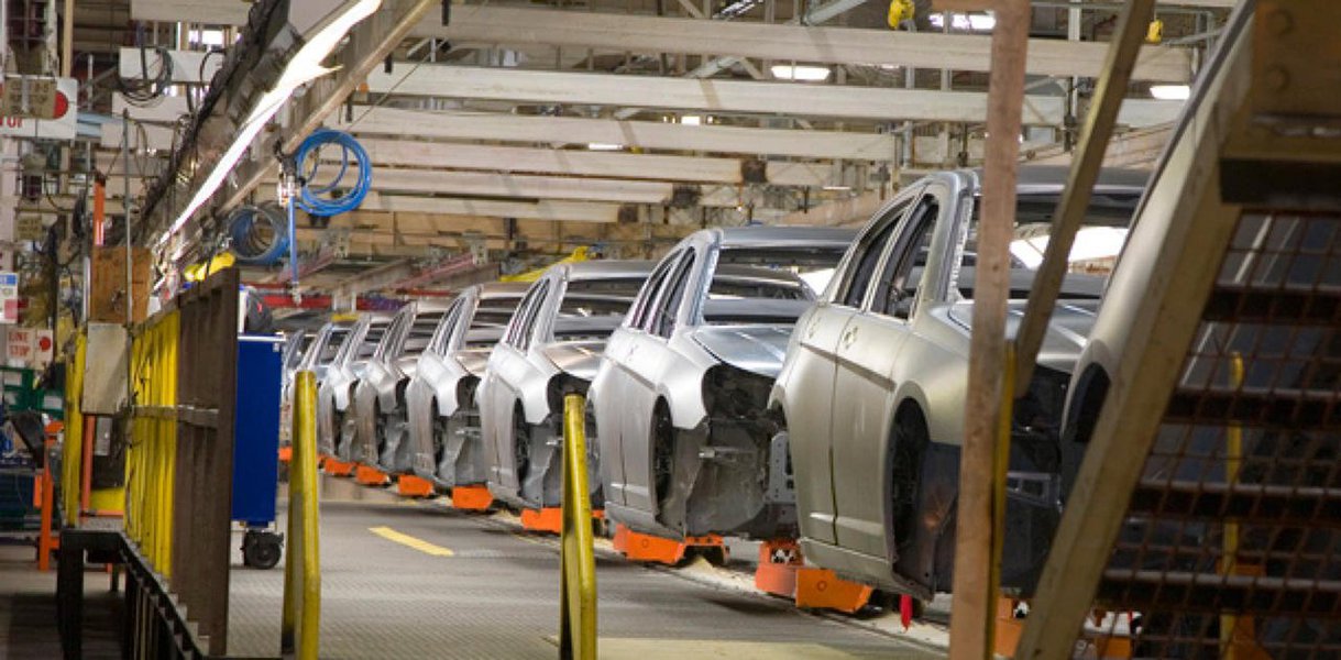 Quem comprar carro zero quilômetro a partir de 1° de janeiro de 2015 vai sentir diferença no preço com o fim da redução da alíquota do Imposto sobre Produtos Industrializados (IPI); para os carros populares, a alíquota sobe dos atuais 3% para 7%; no caso dos carros com motor flex (gasolina e etanol), que hoje recolhem 9% de IPI, a alíquota sobe para 11%; e os carros movidos só a gasolina, que pagam 10%, terão a alíquota aumentada para 13%