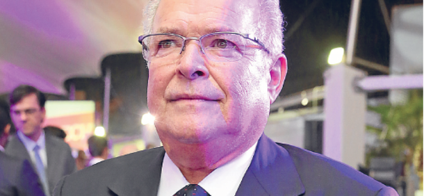 Dono da construtora Norberto Odebrecht, o empresário Emílio Odebrecht publica artigo neste domingo em que pede uma agenda nacional que vá além da discussão da corrupção; "O enfrentamento da corrupção é necessário. Como também é necessário que a sociedade, os meios de comunicação e as lideranças ajam para que o Brasil deixe de tolerar a incompetência, a irresponsabilidade e o despreparo na gestão pública", diz ele; Lava Jato pode fisgar Odebrecht e Andrade Gutierrez, empreiteiras poupadas até agora, para tentar ampliar a pressão contra o PT e o ex-presidente Lula