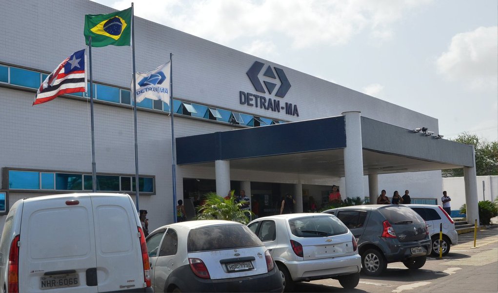 Diante da forte reação dos antigos beneficiários dos esquemas de corrupção no Detran, a direção do órgão expediu na noite de ontem nota de esclarecimento sobre o motivo da gritaria dos náufragos da oligarquia Sarney; na nota encaminhada à imprensa, o Detran-MA prestar todos os esclarecimentos sobre a contratação da BR Construções; governo diz que a contratação emergencial da empresa obedeceu a todos os ditames da legislação federal e estadual, a fim de atender ao Termo de Ajustamento de Conduta (TAC) e, com esse termo, evitou prejuízo de R$ 1 bilhão ao Estado