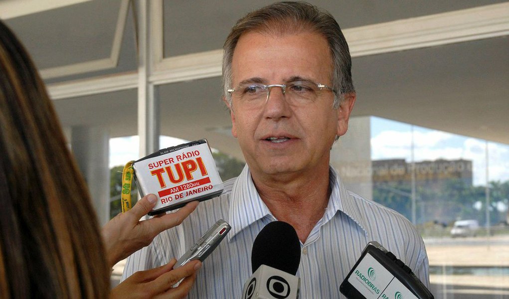 Ministro José Múcio vai assumir a relatoria da Petrobras no Tribunal de Constas da União, no lugar de José Jorge, que se aposenta hoje; segundo ele, tarefa “não será agradável”, mas apesar de suas ligações com o PT, afirma: “O CPF é meu limite, não vou salvar ninguém e acabar incriminado”