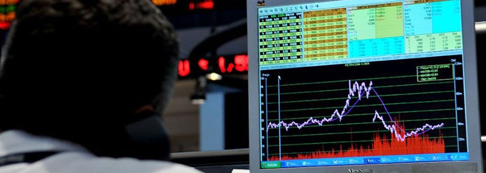 Minutos após a divulgação do balanço, os ADRs (American Depositary Receipts) da estatal negociados na Bolsa de Nova York chegaram a cair 5%; a partir das 20h (horário de Brasília), eles já tinham virado para alta de mais de 2%, mas final das negociações, terminou quase estável com alta registrada de apenas 0,45%, a US$ 8,97