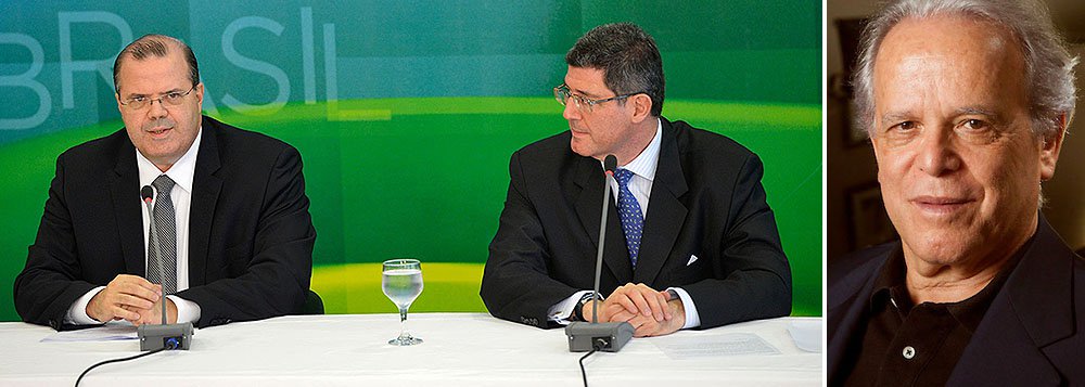 O ex-ministro Luiz Carlos Mendonça de Barros afirma que o mercado financeiro erra grosseiramente ao não acreditar no ajuste fiscal de Joaquim Levy e nas sinalizações do Comitê de Política Monetária, presidido por Alexandre Tombini; "quando a política entra no cenário econômico, o radar da grande maioria dos analistas e especuladores é tomado por ondas de interferências que levam todos a erros gravíssimos", diz ele