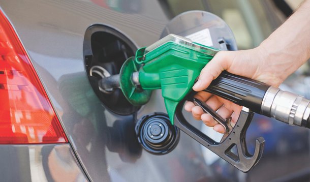 Decreto do governo federal altera as alíquotas do PIS e da Cofins sobre a gasolina e o óleo diesel; o aumento dos dois tributos corresponderá a R$ 0,22 por litro da gasolina e R$ 0,15 por litro do diesel, segundo o ministro da Fazenda, Joaquim Levy