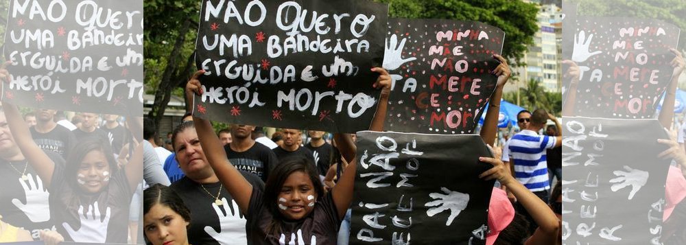 Poucas horas após terminar a manifestação dos Policiais Militares no Rio, que reuniu milhares de pessoas na Zona Sul e no Centro para exigir medidas em relação aos ataques cometidos contra os agentes nos últimos meses, mais um PM foi morto por criminosos na Baixada Fluminense; o soldado Cristiano Rodrigues de Paula, do Batalhão de Choque, foi rendido quando estava na companhia de colegas de farda em um bar no bairro Nova Cidade, em Nilópolis; o caso vai ser investigado pela Divisão de Homicídios da Baixada Fluminense (DHBF); nenhum suspeito foi preso; neste ano, mais de 100 policiais foram mortos no estado, a maioria enquanto estava de folga