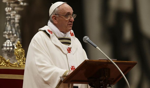 Francisco elevou 20 prelados, muitos deles de países em desenvolvimento, em uma cerimônia na Basílica de São Pedro que contou com a presença do papa anterior, Bento 16; ele disse que ser um cardeal "não é um tipo de acessório, uma decoração, como um título honorário" e alertou contra ser "inflado de orgulho", acrescentando: "Nem os dignatários da igreja estão imunes a essa tentação"