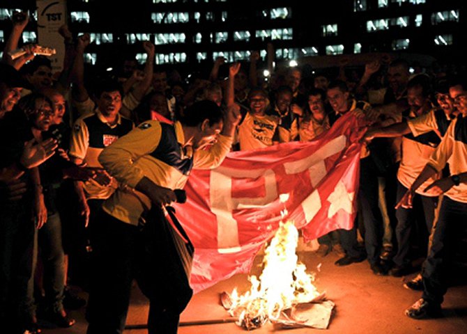 De que se alimenta a extrema direita? Do ódio, da violência, do preconceito, da criminalização da política, da infiltração e do aparelhamento do estado, do divisionismo, da disseminação terrorista da calúnia, do boato e da desinformação