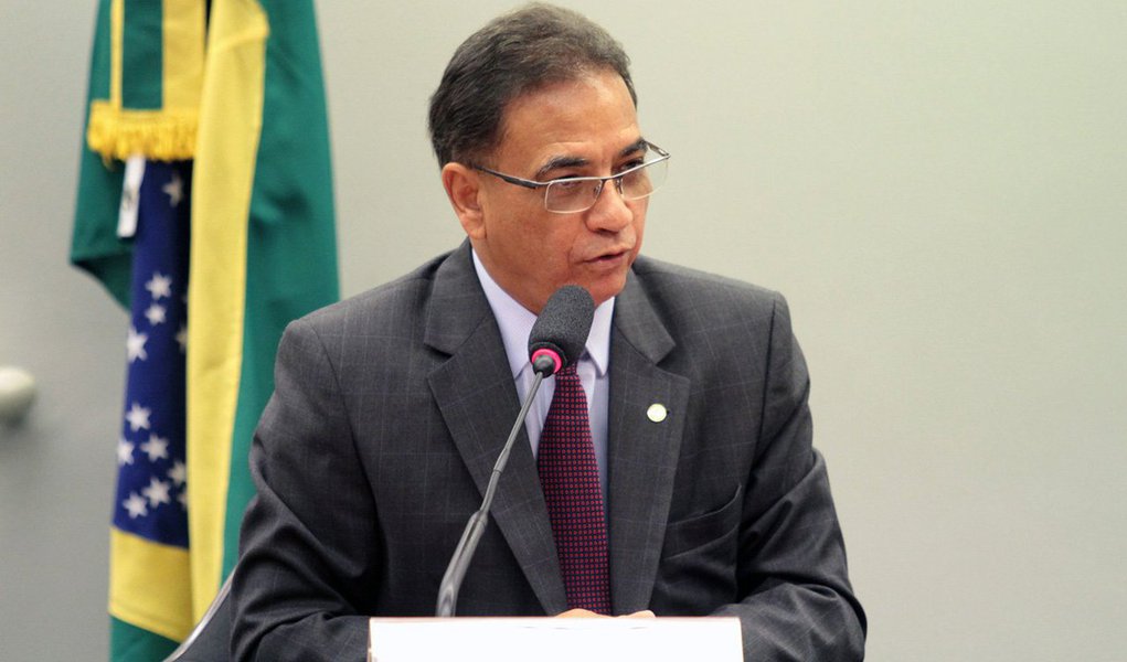 O deputado federal Ronaldo Fonseca (PROS) venceu o duelo de evangélicos por uma cadeira na Câmara dos Deputados pelo Distrito Federal; com a quarta maior votação, teve 84,5 mil votos contra 71,3 mil de Vítor Paulo, também deputado, mas pelo Rio de Janeiro, que transferiu seu domicílio eleitoral para Brasília em um esforço para reforçar a bancada de seu partido, o PRB. Vítor Paulo ficou em 10º lugar e não se elegeu