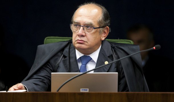 Ministro anunciou hoje que, mesmo depois de segurar o caso já decidido há um ano pelo STF, não irá devolvê-lo; "Isso é matéria do Congresso por excelência", disse Gilmar Mendes, que criticou duramente a Ação Direta de Inconstitucionalidade (Adin) apresentada pelo Conselho Federal da OAB; "Essa ação já tem uma fraude embutida nela. Não sei como essa gente teve coragem de propor isso"