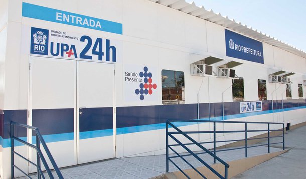 O MP-RJ revelou que o Executivo municipal paga por médicos fantasmas em pelo menos duas UPAs administradas pelo Instituto de Atenção Básica e Avançada à Saúde (Iabas), uma na Vila Kennedy e outra na Cidade de Deus, Zona Oeste; segundo as investigações, em junho, dado mais recente disponível, o município pagou por 173 médicos que sequer estavam contratados pelo Iabas; o ministério apontou, ainda, que cada UPA deveria ter 215 médicos; no entanto, uma planilha fornecida pelo Iabas atesta que na Vila Kennedy, havia 133 médicos contratados e, na Cidade de Deus, 124; o MP ingressou na Justiça com uma ação civil pública