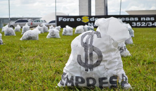 Crescente preocupação com o assunto não é exclusividade do Brasil, aponta reportagem da BBC; um monitoramento internacional sobre financiamentos de campanha em 180 países, realizado há quinze anos pelo Instituto Internacional pela Democracia e Assistência Eleitoral (Idea, na sigla em inglês), indica uma tendência mundial de aumento - ainda que lento - da restrição a doações empresariais