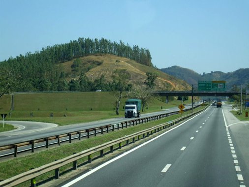 Governo do Rio de Janeiro pedirá ao Ministério dos Transportes a concessão de três rodovias federais no estado e a construção de uma linha férrea de carga ligando o Rio a Vitória (ES); segundo o secretário estadual de Transportes, Carlos Roberto Osório, os temas serão levados a uma reunião na próxima quarta-feira (8), com o ministro Antonio Carlos Rodrigues; "Acreditamos que são rodovias importantes para o desenvolvimento do nosso estado"