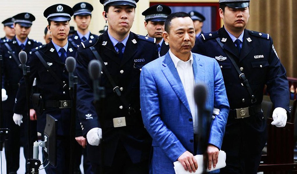 Liu Han dirigia o Hanlong, um vasto conglomerado privado, com interesses em várias áreas, do turismo até a mineração; em 2011 chamou a atenção ao apresentar uma oferta de aquisição de quase um bilhão de euros pela empresa australiana Sundance Resources