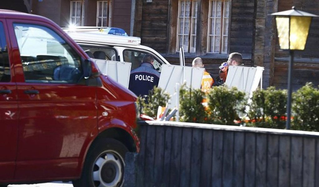 Ataque aconteceu no final do sábado (9) em uma cidade suíça no cantão de Aargau, informou a polícia local neste domingo; policiais respondendo a relatos de tiros encontraram vários corpos dentro e ao redor de um prédio residencial em Wuerenlingen, uma comunidade de cerca de 4.500 pessoas a noroeste de Zurique