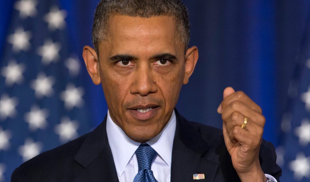 Quem afirma é uma fonte com conhecimento das deliberações da Casa Branca, segundo a agência Reuters; presidente dos Estados Unidos prometeu revelar em breve os detalhes de uma ordem executiva sobre imigração; a ação pode acontecer já nesta semana