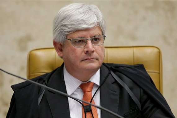 O procurador-geral da República, Rodrigo Janot, teve a sua casa invadida no final de janeiro deste ano, quando ele encontrava-se em férias com a família; a ocorrência vem à tona menos de 24 horas após o Ministério da Justiça avisar a Janot que haviam sido detectadas ameaças à sua segurança, temperatura tende a subir uma vez que Janot, deverá apresentar nos próximos dias denúncia contra 42 parlamentares acusados de envolvimento nos casos de desvios e corrupção na Petrobras investigados pela Operação Lava Jato